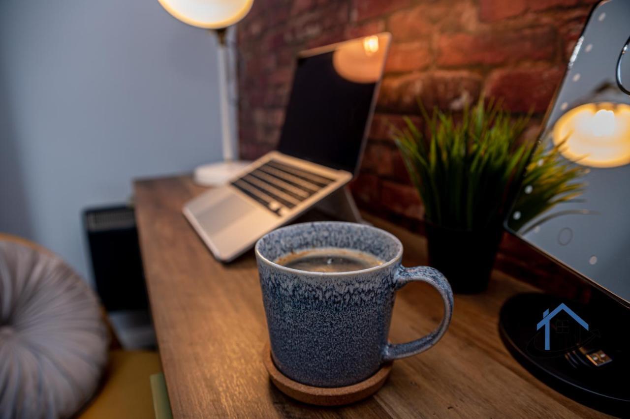 Flat 5, Super King Bed, Free Parking, Workspace, Free Wi-Fi Nottingham Esterno foto