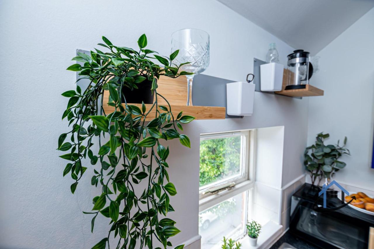 Flat 5, Super King Bed, Free Parking, Workspace, Free Wi-Fi Nottingham Esterno foto